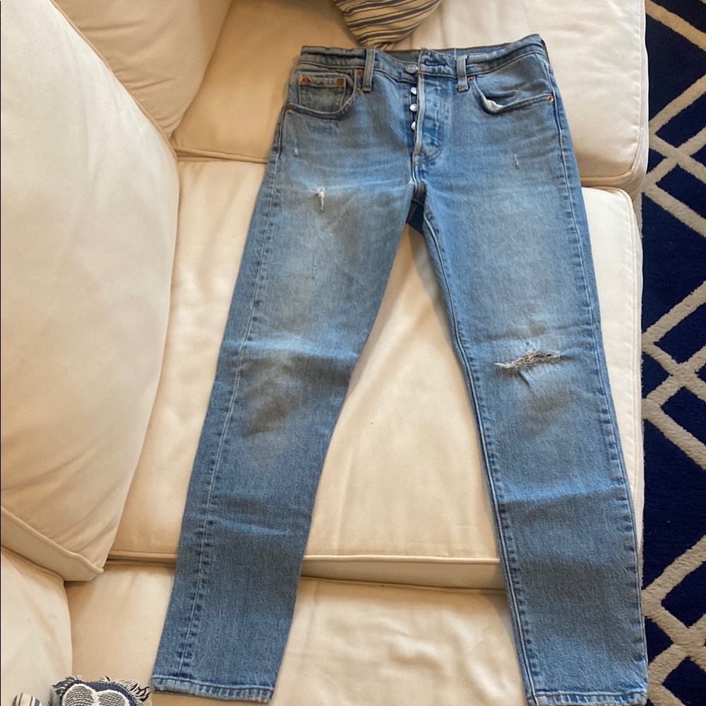 Levi’s straight jean med wash W25 L28, too small like new condition